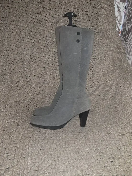 LA CANADIENNE-MAZY-Taupe/Gray Suede-Tall Boots-Side Zip-Studs-Sz 10-Excellent - Picture 2 of 8